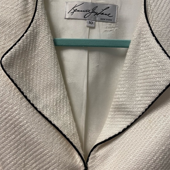 🌟🌟SALE. Lovely Kenneth Jay Lane off white 2 piece skirt suit Size 10🌟🌟 - Picture 3 of 10